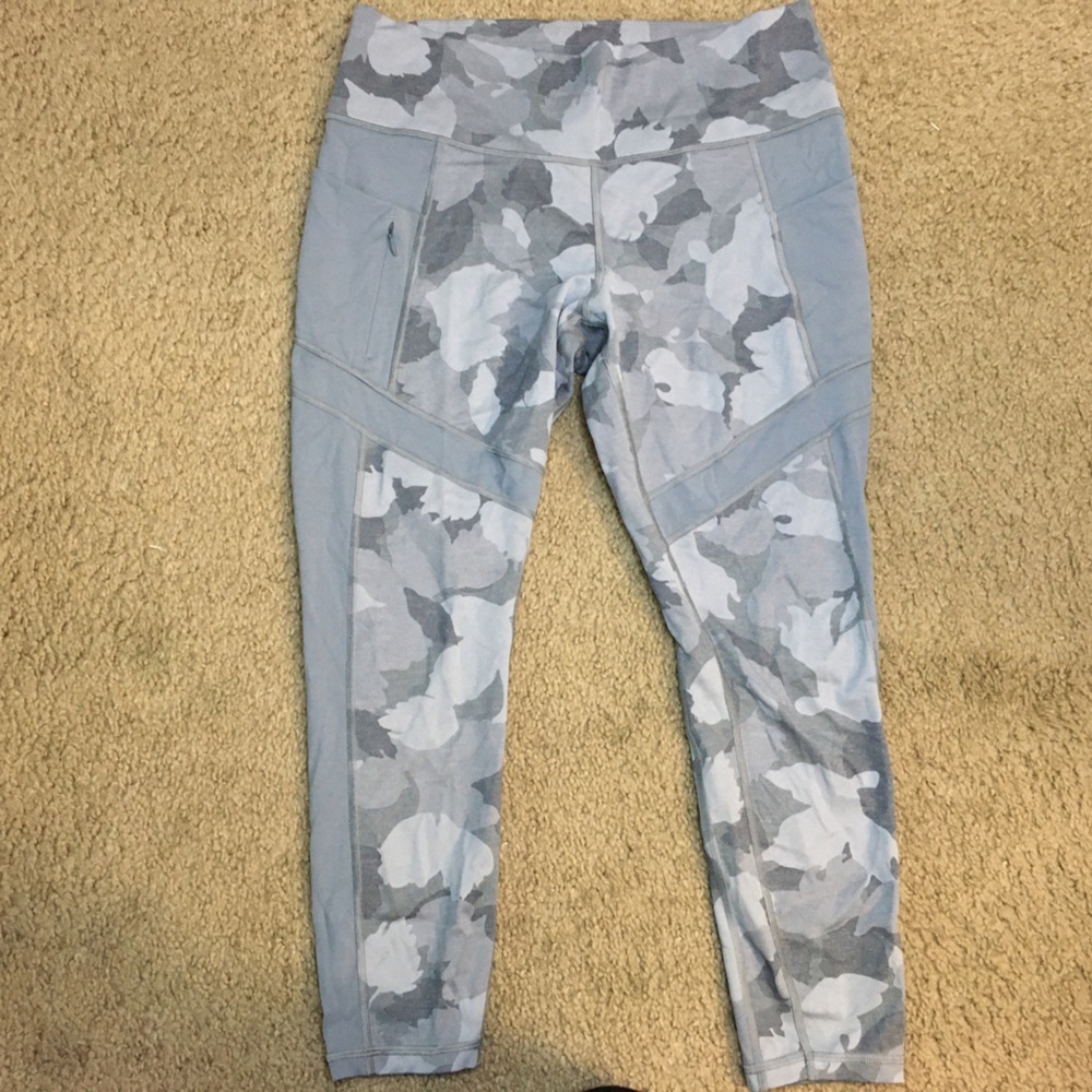 Athleta Gray Camo 7/8 Legging - Picture 6 of 6